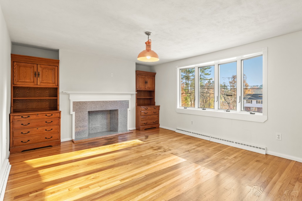 Billerica, Massachusetts, 01821, United States, 4 Bedrooms Bedrooms, ,4 BathroomsBathrooms,Residential,For Sale,1935395