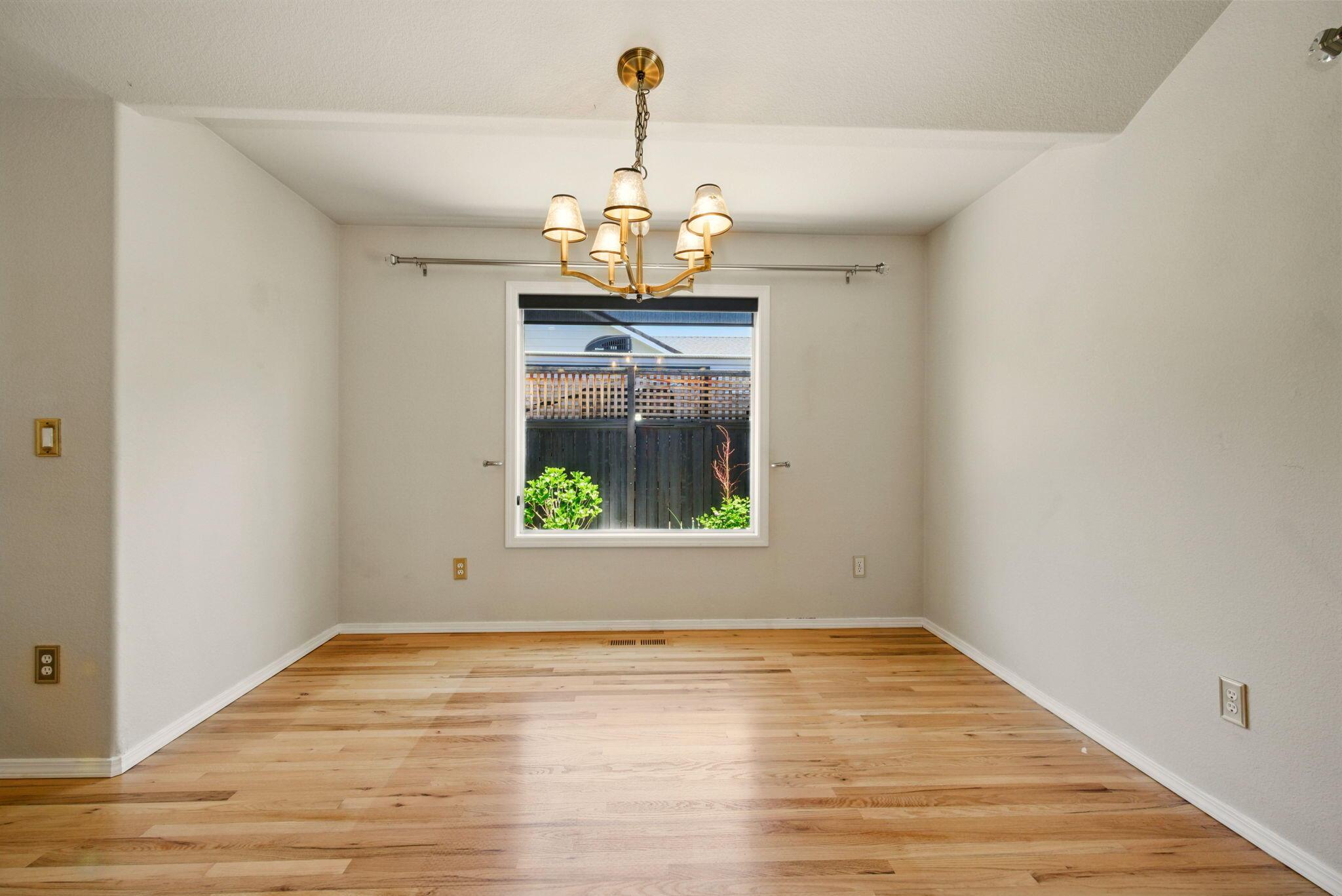 Central Point, Oregon, 97502, United States, 3 Bedrooms Bedrooms, ,2 BathroomsBathrooms,Residential,For Sale,1793291