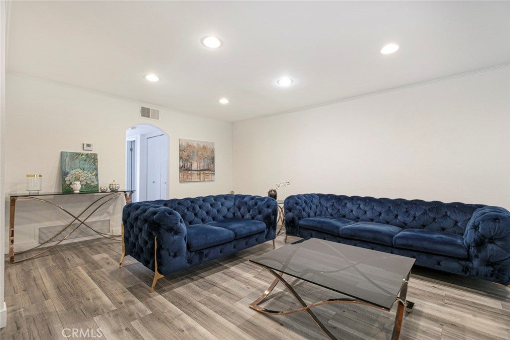 Van Nuys, California, 91411, United States, 2 Bedrooms Bedrooms, ,2 BathroomsBathrooms,Residential,For Sale,1954543