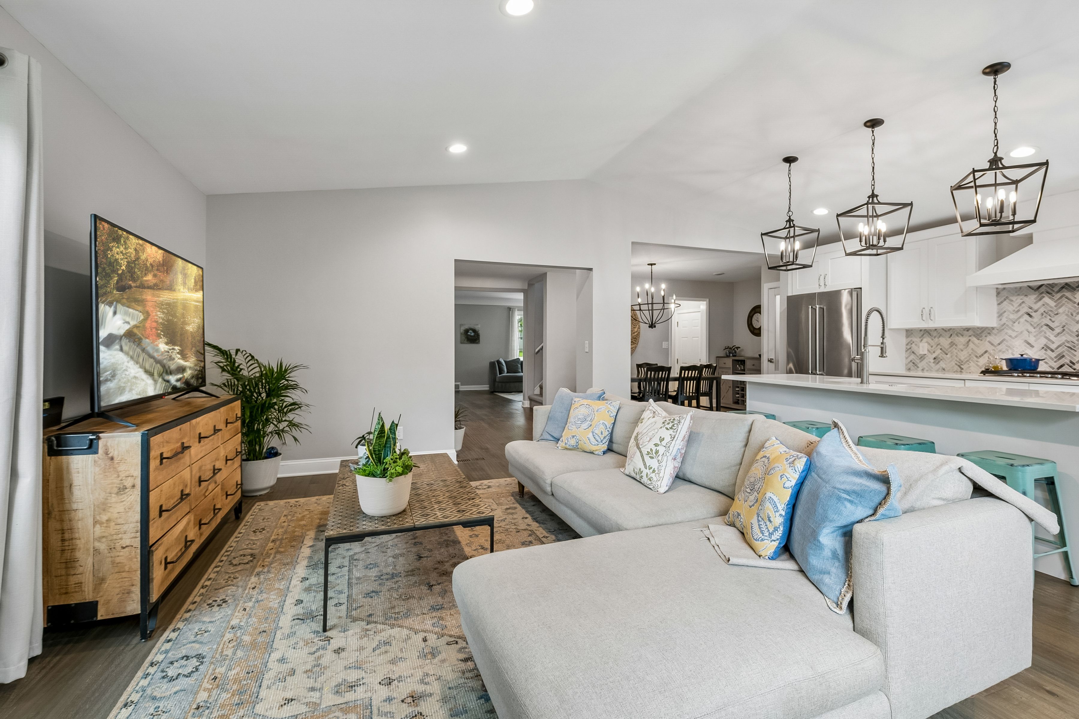  Beautifully Renovated in Coveted Chowen Park - 物件實景