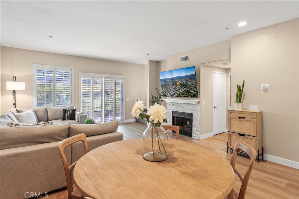 Aliso Viejo, California, 92656, United States, 2 Bedrooms Bedrooms, ,3 BathroomsBathrooms,Residential,For Sale,1989024