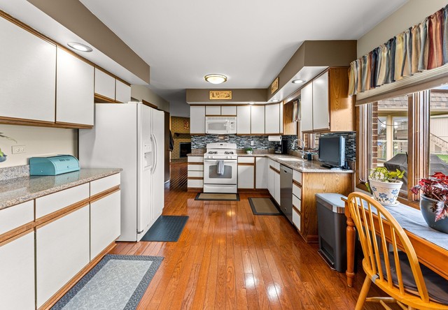 Palos Hills, Illinois, 60465, United States, 4 Bedrooms Bedrooms, ,3 BathroomsBathrooms,Residential,For Sale,1940723
