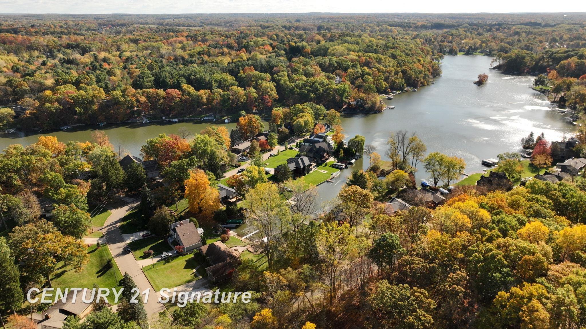 Fenton, Michigan, 48430, United States, 6 Bedrooms Bedrooms, ,4 BathroomsBathrooms,Residential,For Sale,1976063