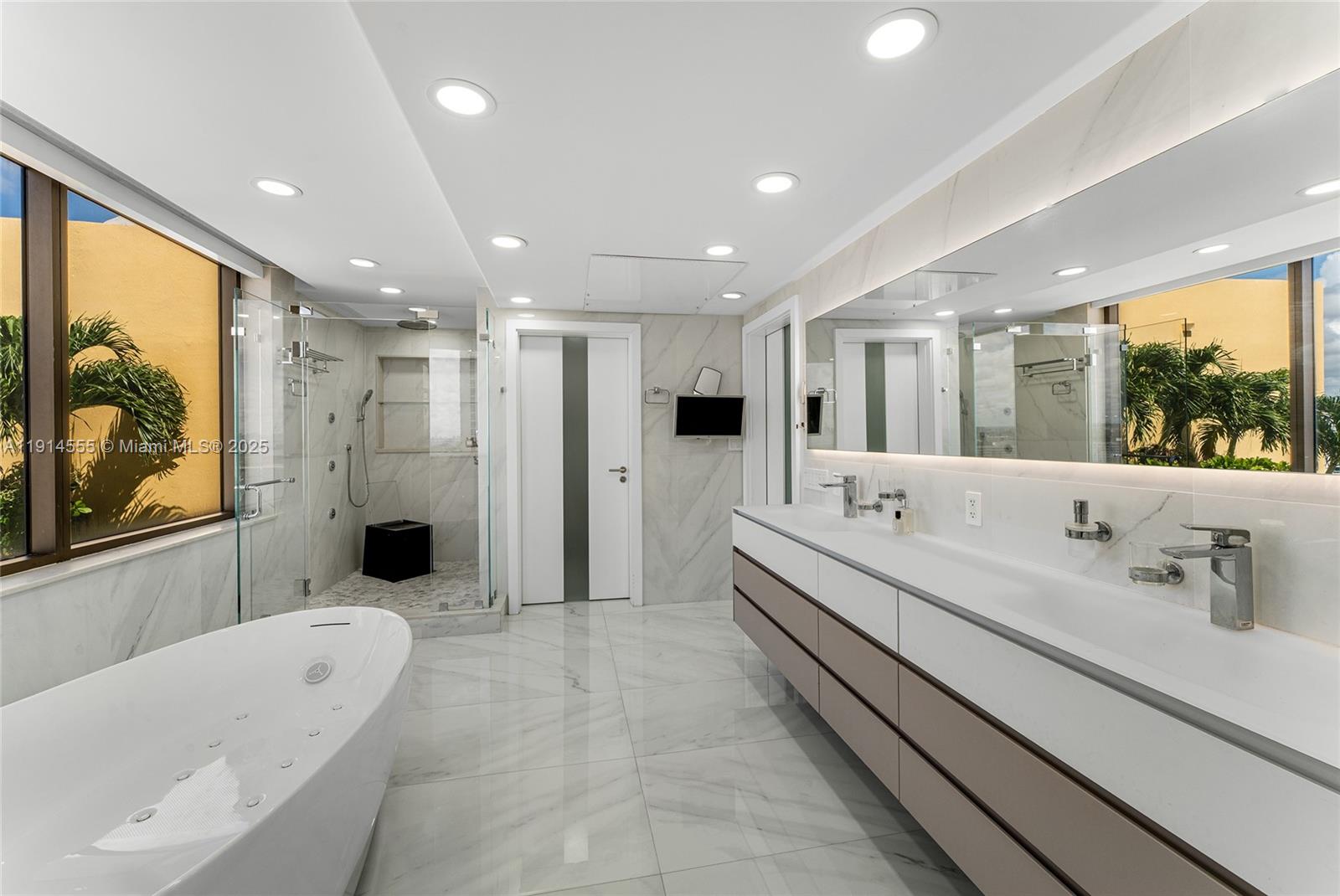 Sunny Isles Beach, Florida, 33160, United States, 6 Bedrooms Bedrooms, ,7 BathroomsBathrooms,Residential,For Sale,1993473