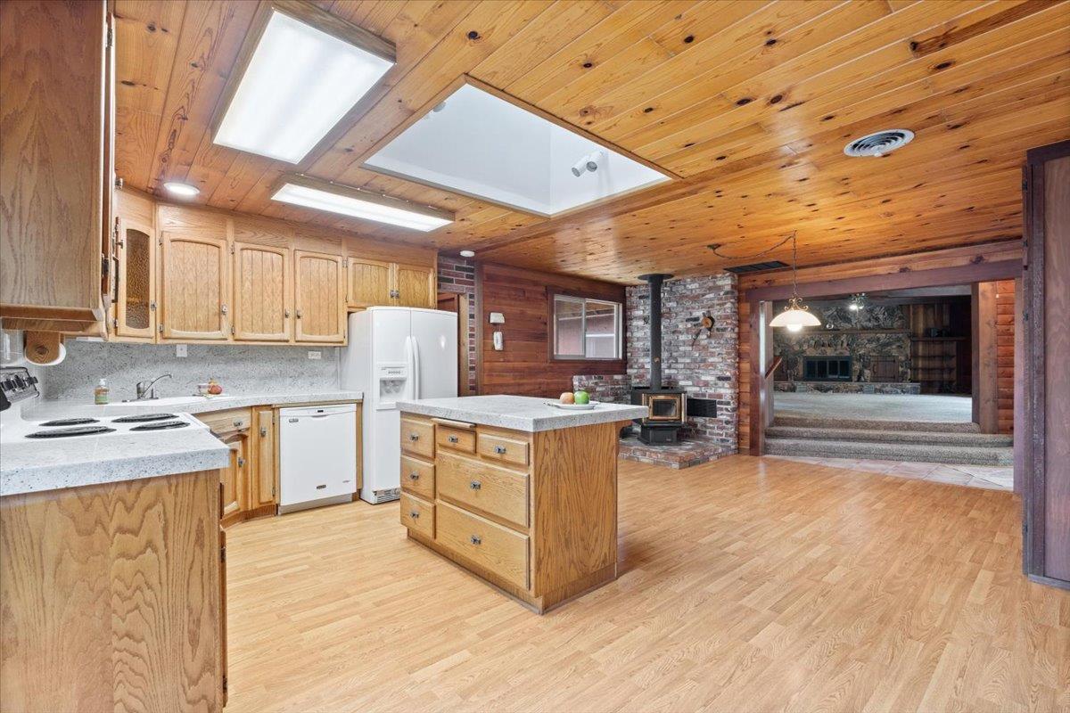 Grass Valley, California, 95945, United States, 3 Bedrooms Bedrooms, ,2 BathroomsBathrooms,Residential,For Sale,1974431