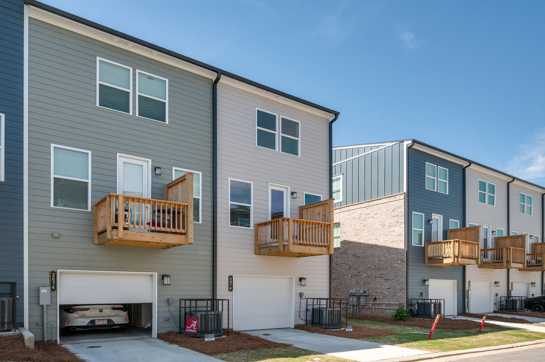  Light-filled End Unit Townhome Tucked in a Gated Westside Community - 物件實景