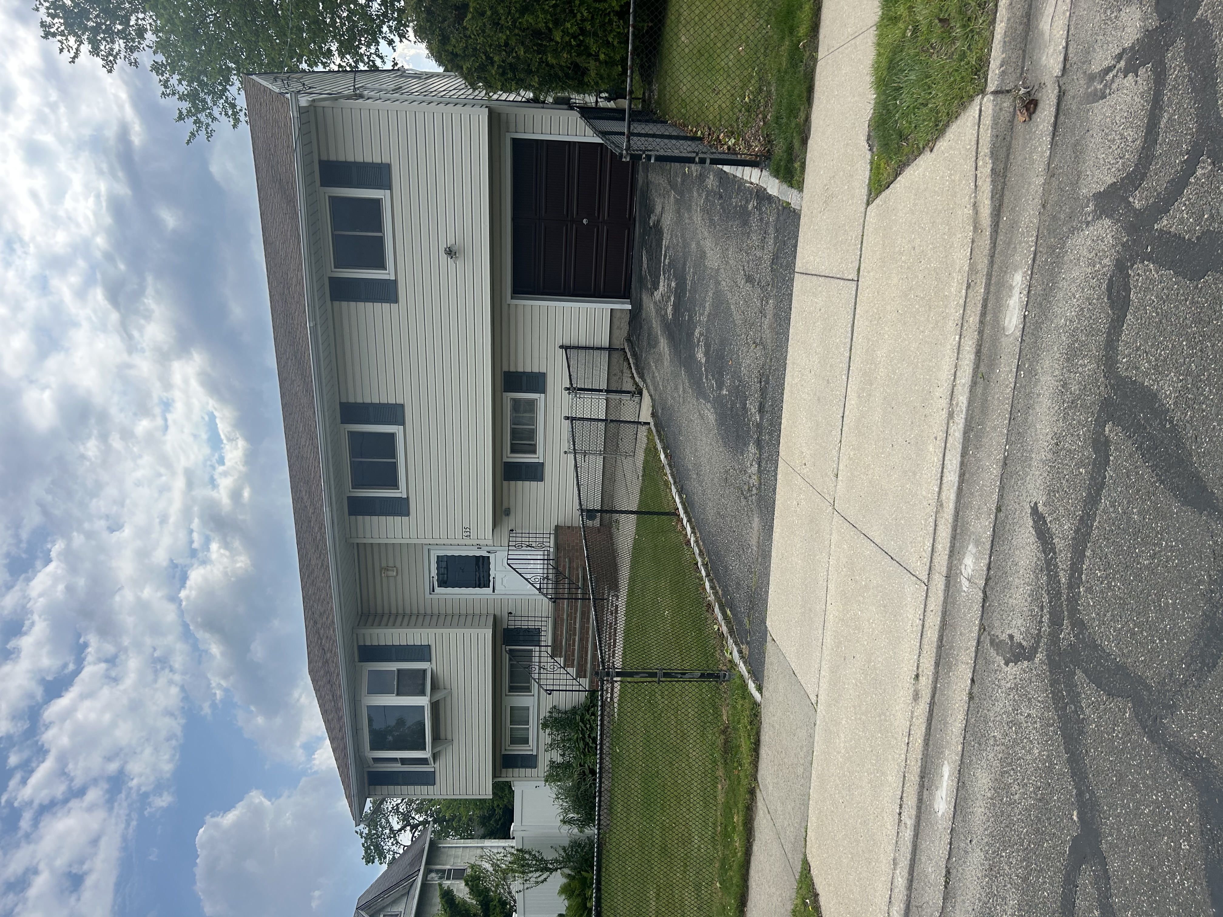 Lindenhurst, New York, 11757, United States, 4 Bedrooms Bedrooms, ,2 BathroomsBathrooms,Residential,For Sale,1840330
