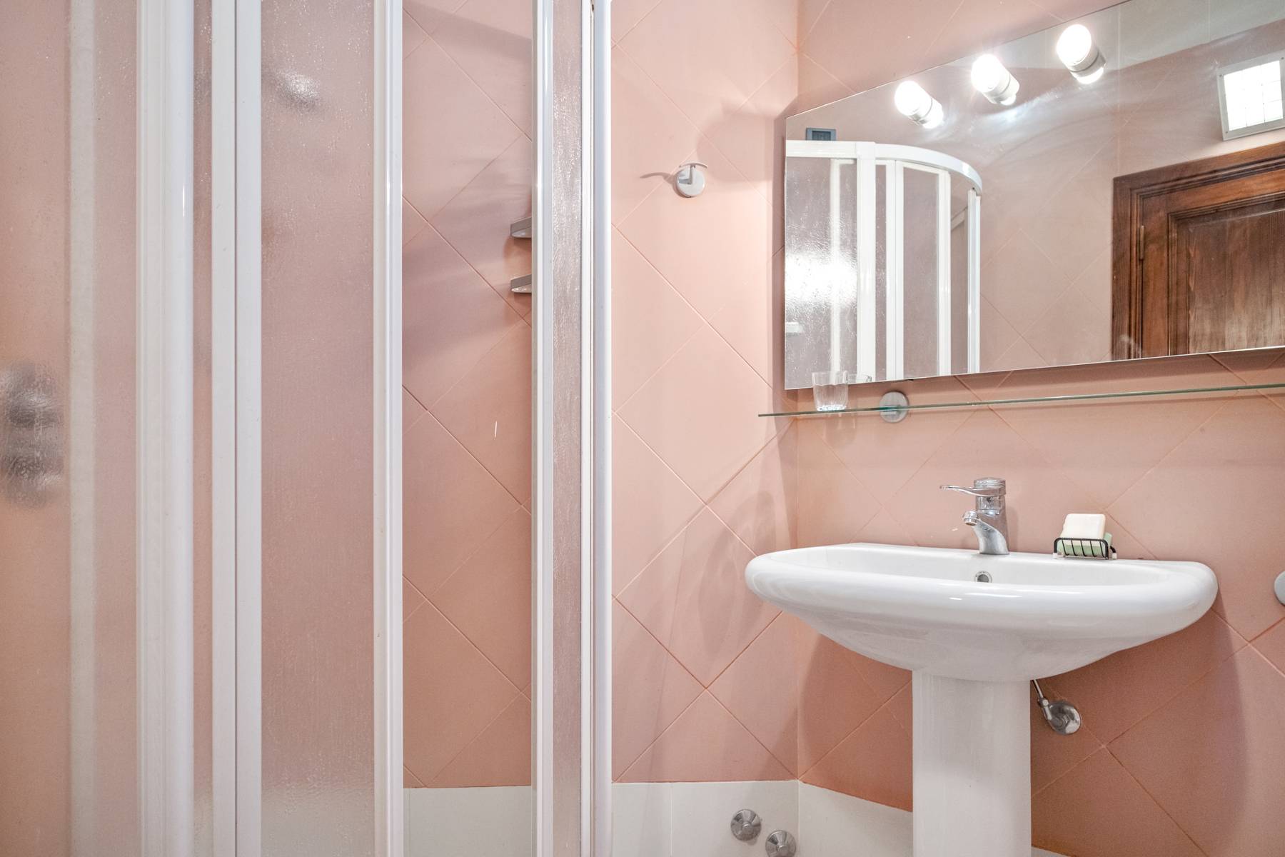 Luino, Varese, 21016, IT, 9 Bedrooms Bedrooms, ,10 BathroomsBathrooms,Residential,For Sale,1804075