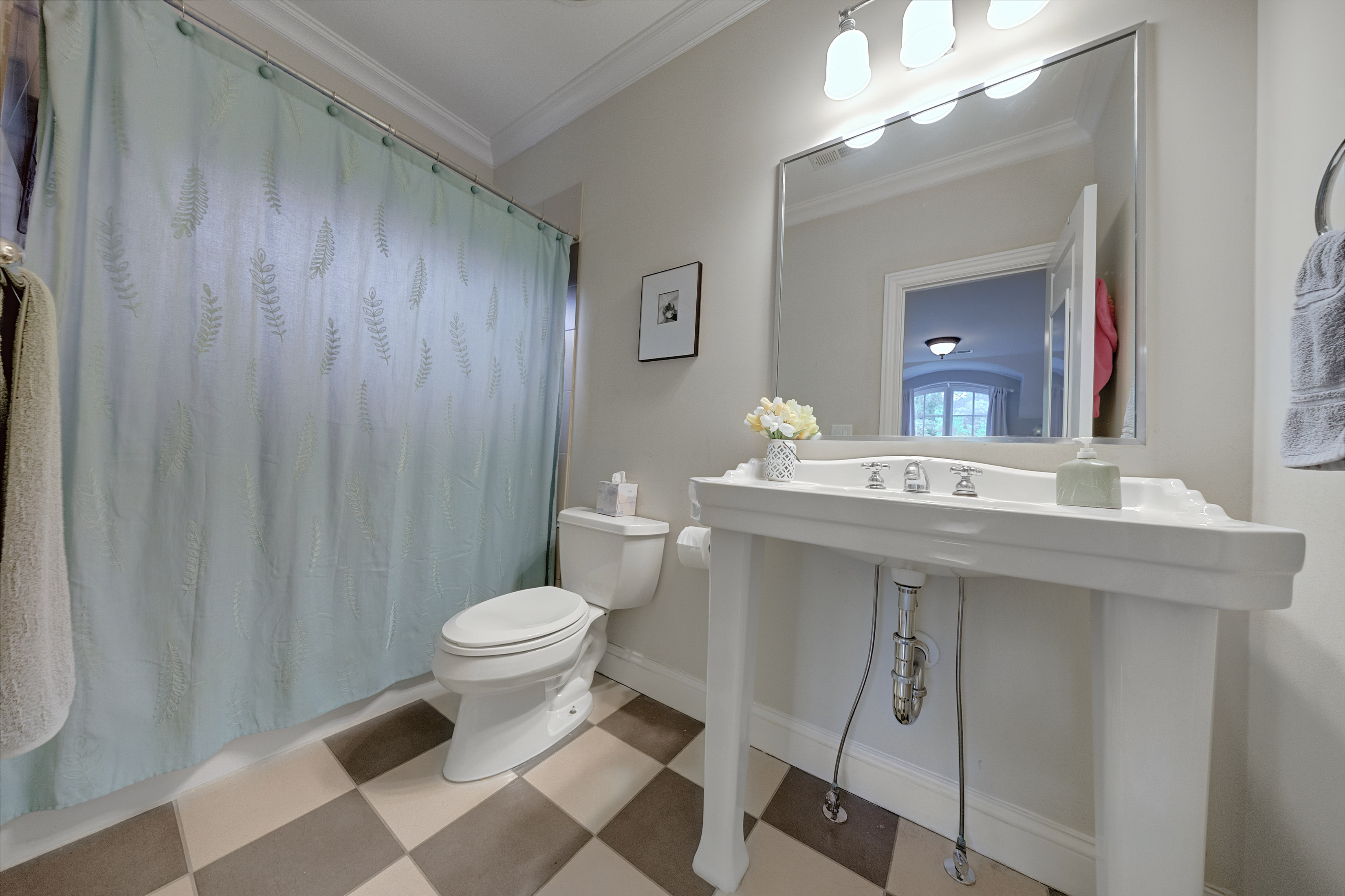  Stunning European-inspired Home on Private, Wooded Lot in East Cobb - 物件實景