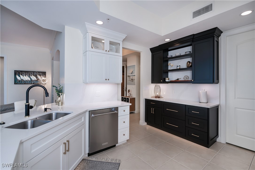 Fort Myers, Florida, 33901, United States, 3 Bedrooms Bedrooms, ,2 BathroomsBathrooms,Residential,For Sale,1974267