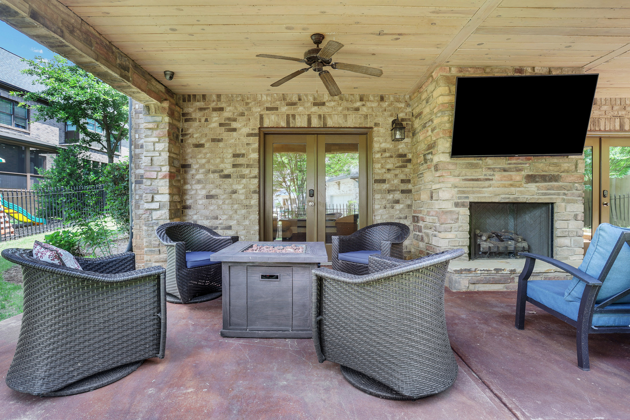 Sophisticated Brick Residence in Coveted Brookhaven Location - 物件實景