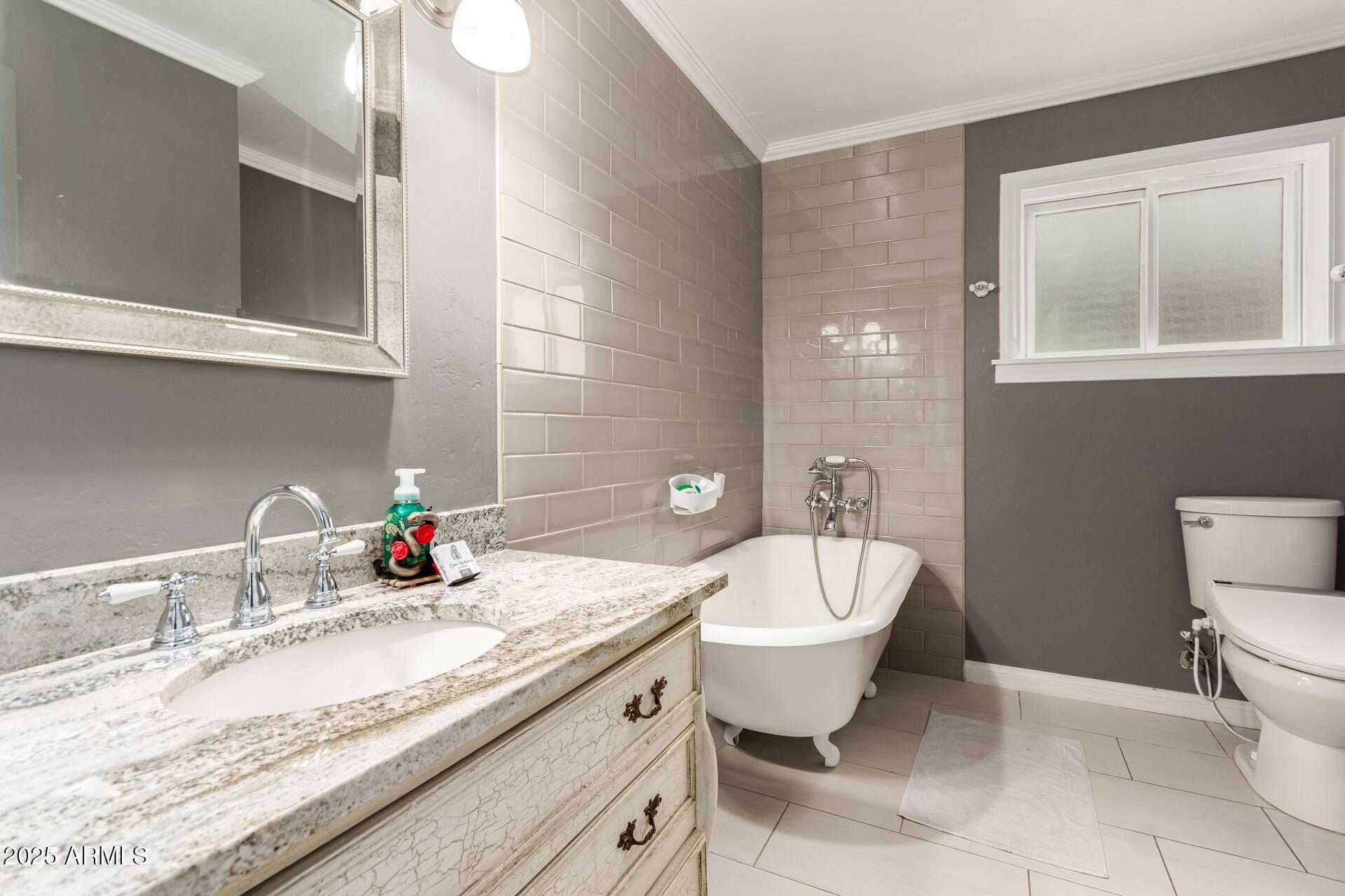 Phoenix, Arizona, 85007, United States, 4 Bedrooms Bedrooms, ,3 BathroomsBathrooms,Residential,For Sale,1980366