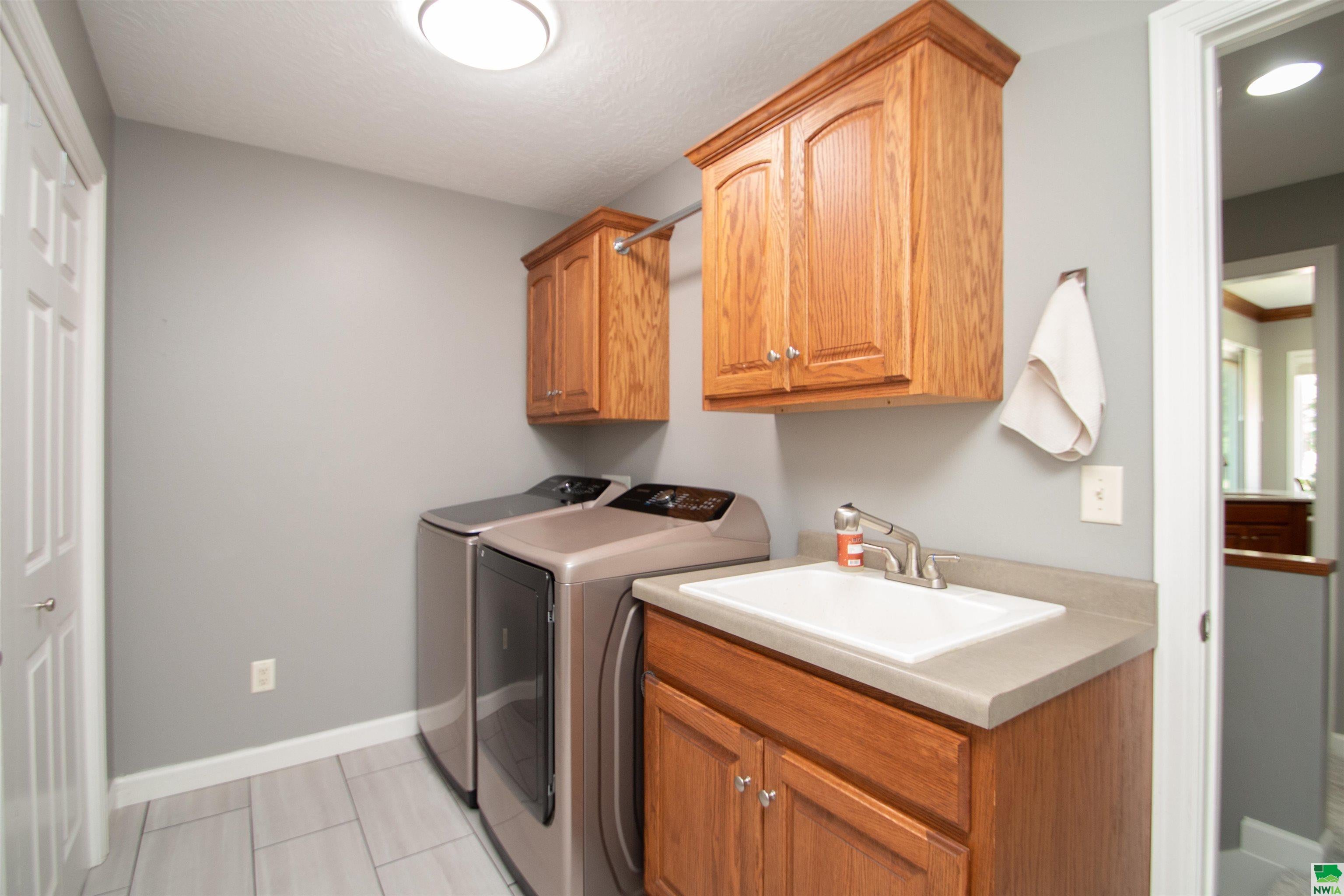 Dakota Dunes, South Dakota, 57049, United States, 4 Bedrooms Bedrooms, ,3 BathroomsBathrooms,Residential,For Sale,1937914