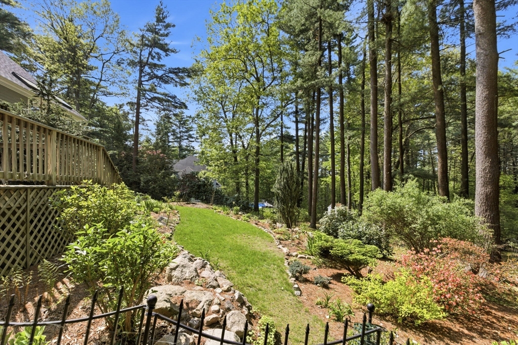 Middleton, Massachusetts, 01949, United States, 4 Bedrooms Bedrooms, ,3 BathroomsBathrooms,Residential,For Sale,2048371