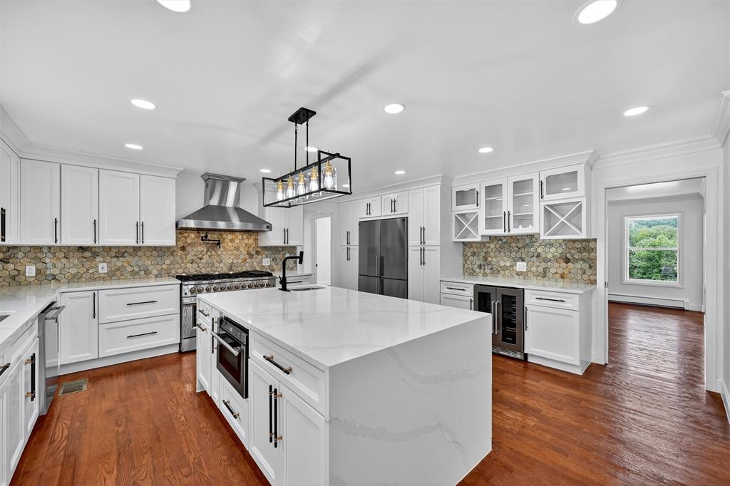 Warwick, New York, 10990, United States, 5 Bedrooms Bedrooms, ,4 BathroomsBathrooms,Residential,For Sale,1981547