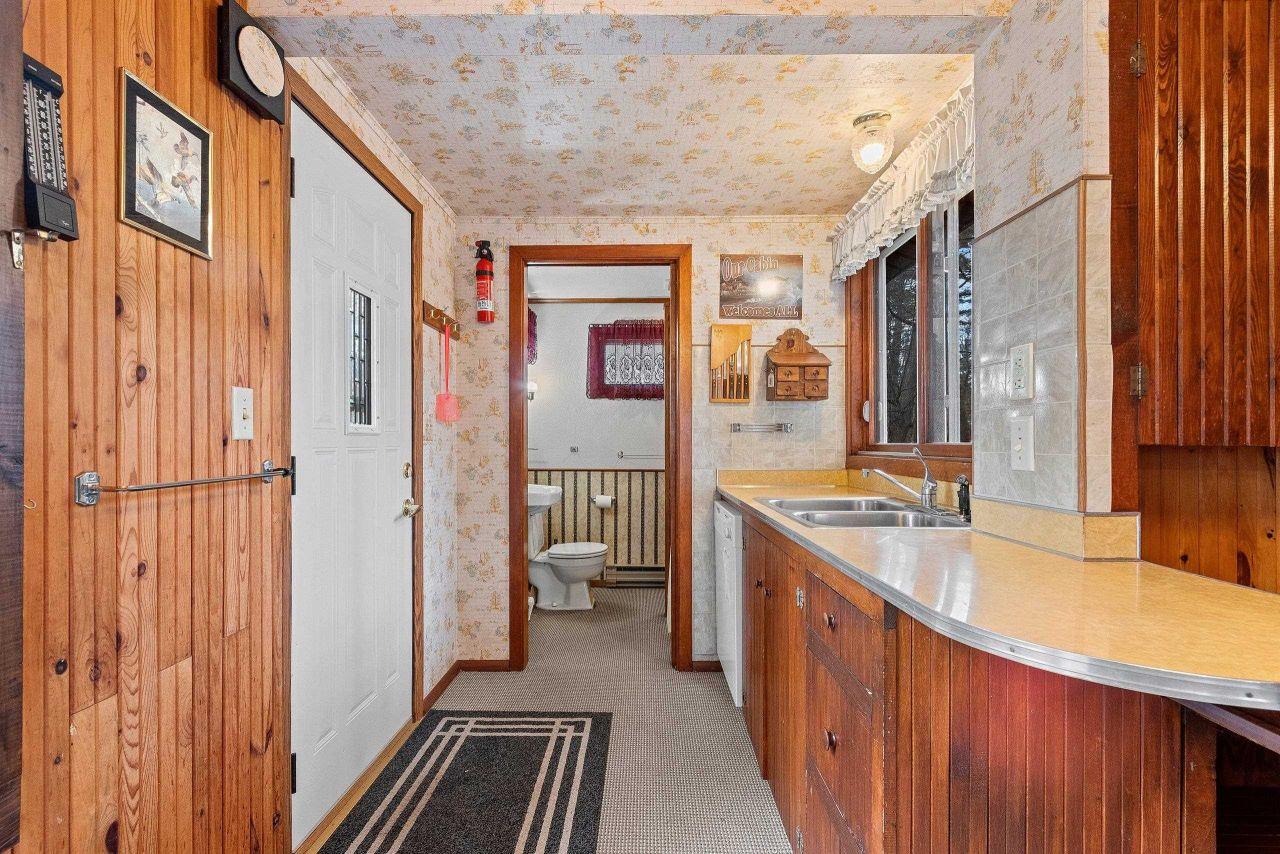CLINTONVILLE, Wisconsin, 54929, United States, 3 Bedrooms Bedrooms, ,1 BathroomBathrooms,Residential,For Sale,1828359