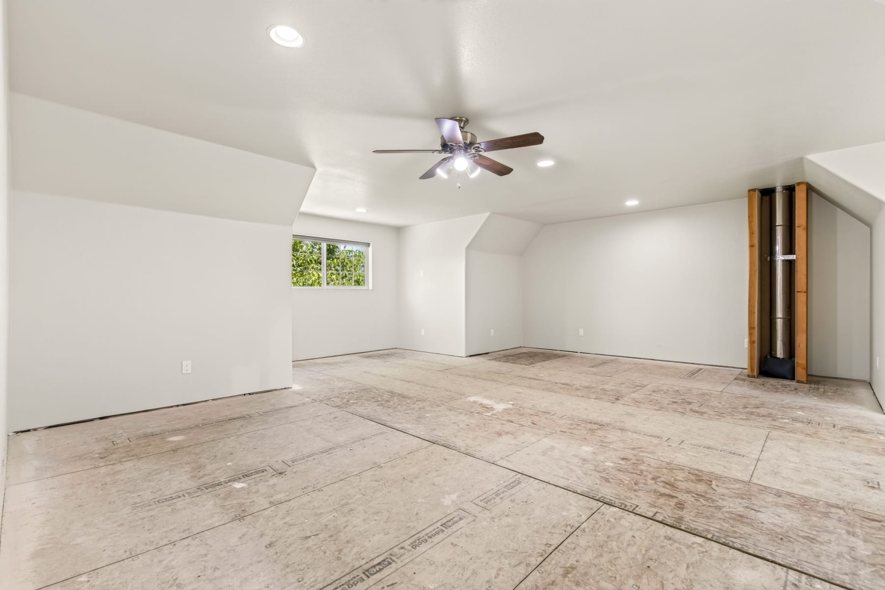 182 Justin Court Central Point, OR 97502 - 物件實景