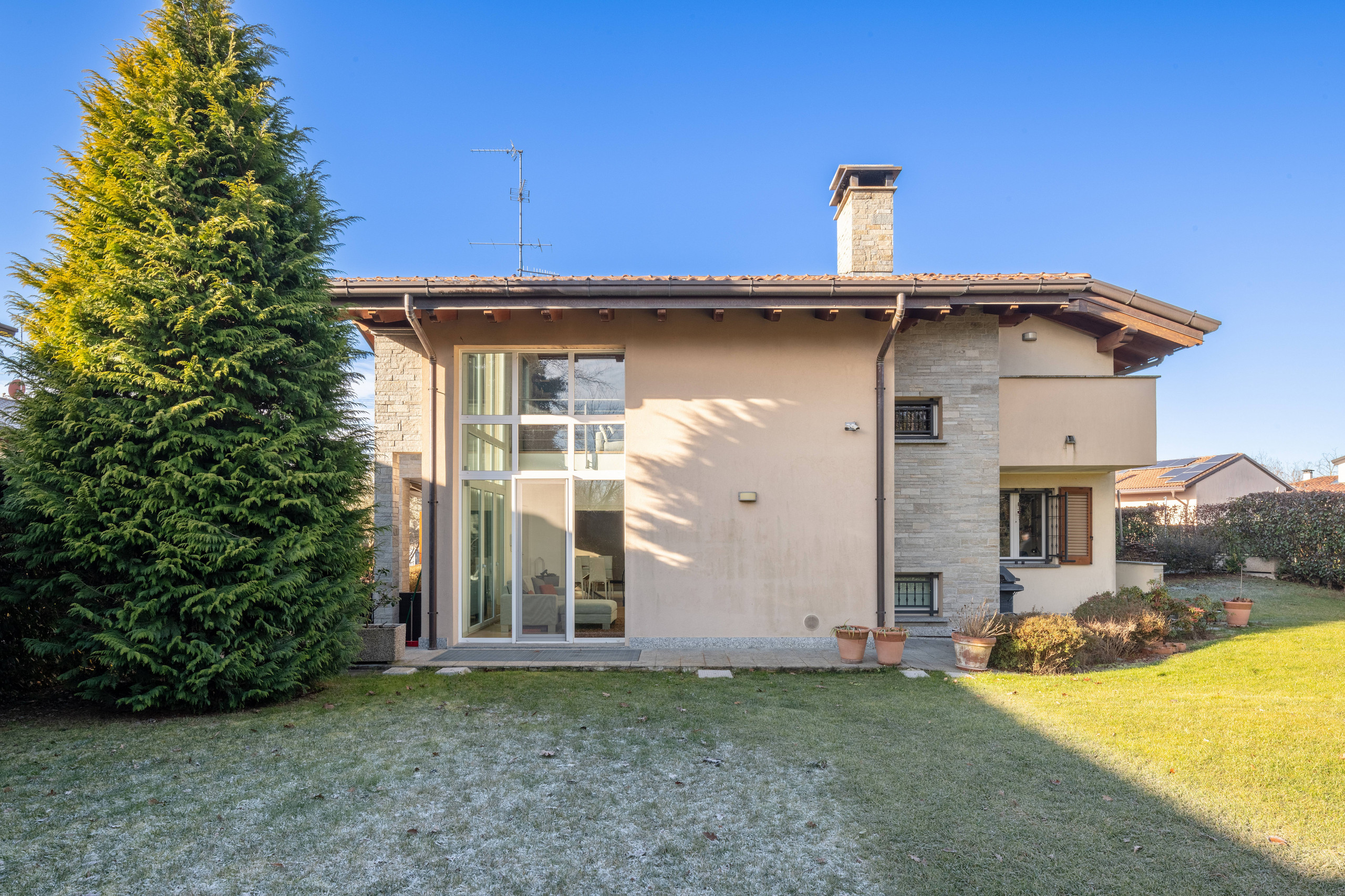 Cabiate, Como, 22060, IT, 4 Bedrooms Bedrooms, ,4 BathroomsBathrooms,Residential,For Sale,1940024