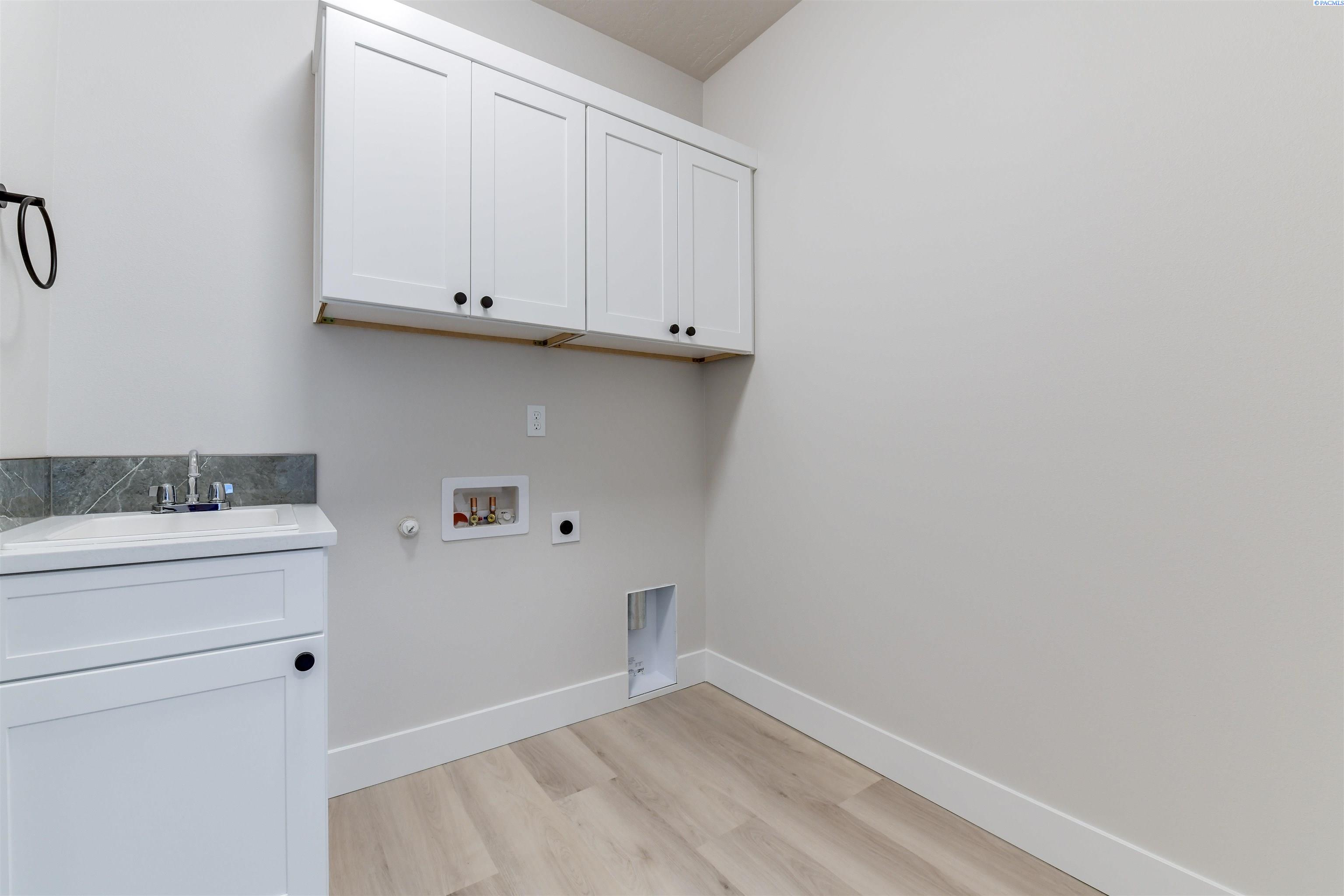 Richland, Washington, 99352, United States, 3 Bedrooms Bedrooms, ,2 BathroomsBathrooms,Residential,For Sale,1991133