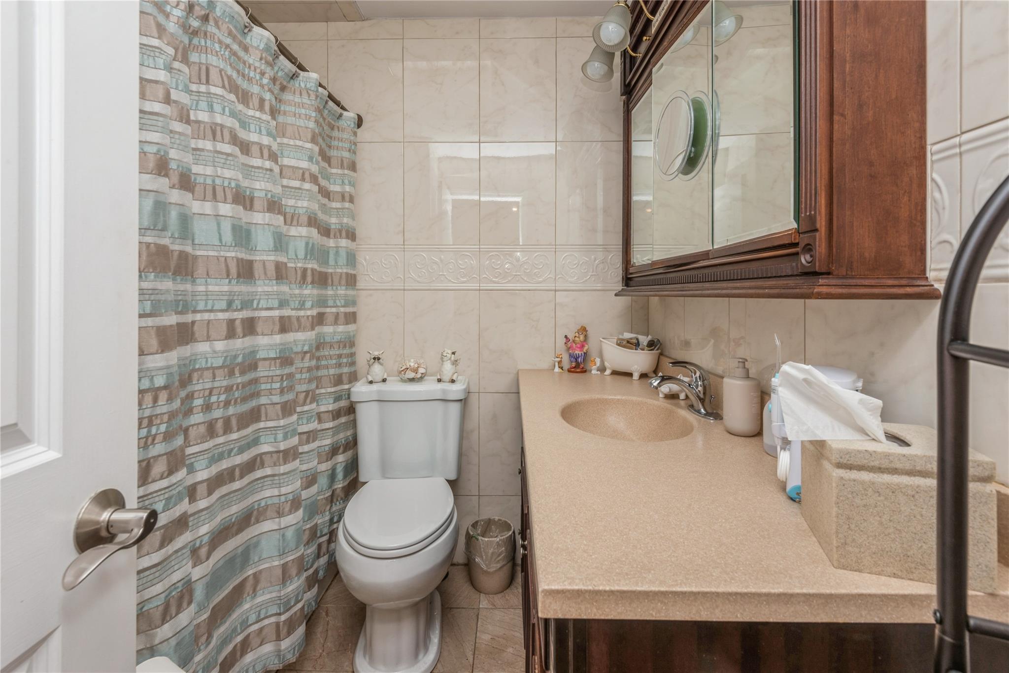 Bayville, New York, 11709, United States, 7 Bedrooms Bedrooms, ,4 BathroomsBathrooms,Residential,For Sale,1908304