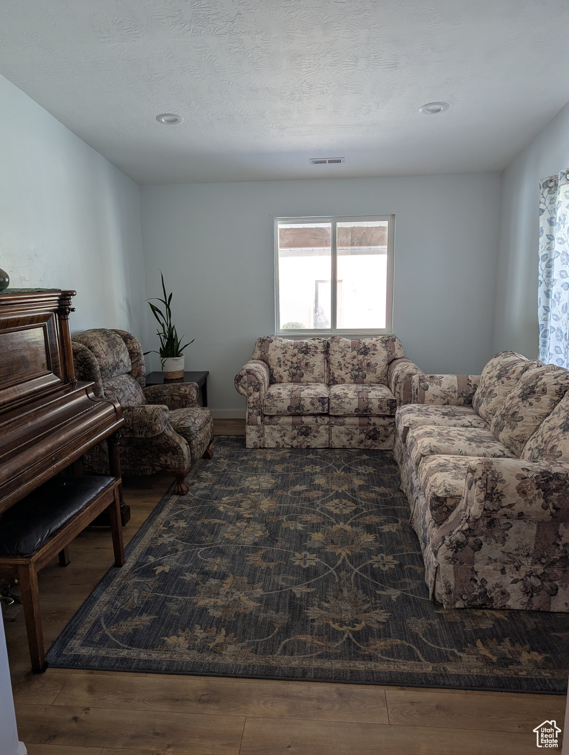 Orem, Utah, 84097, United States, 7 Bedrooms Bedrooms, ,3 BathroomsBathrooms,Residential,For Sale,1983193