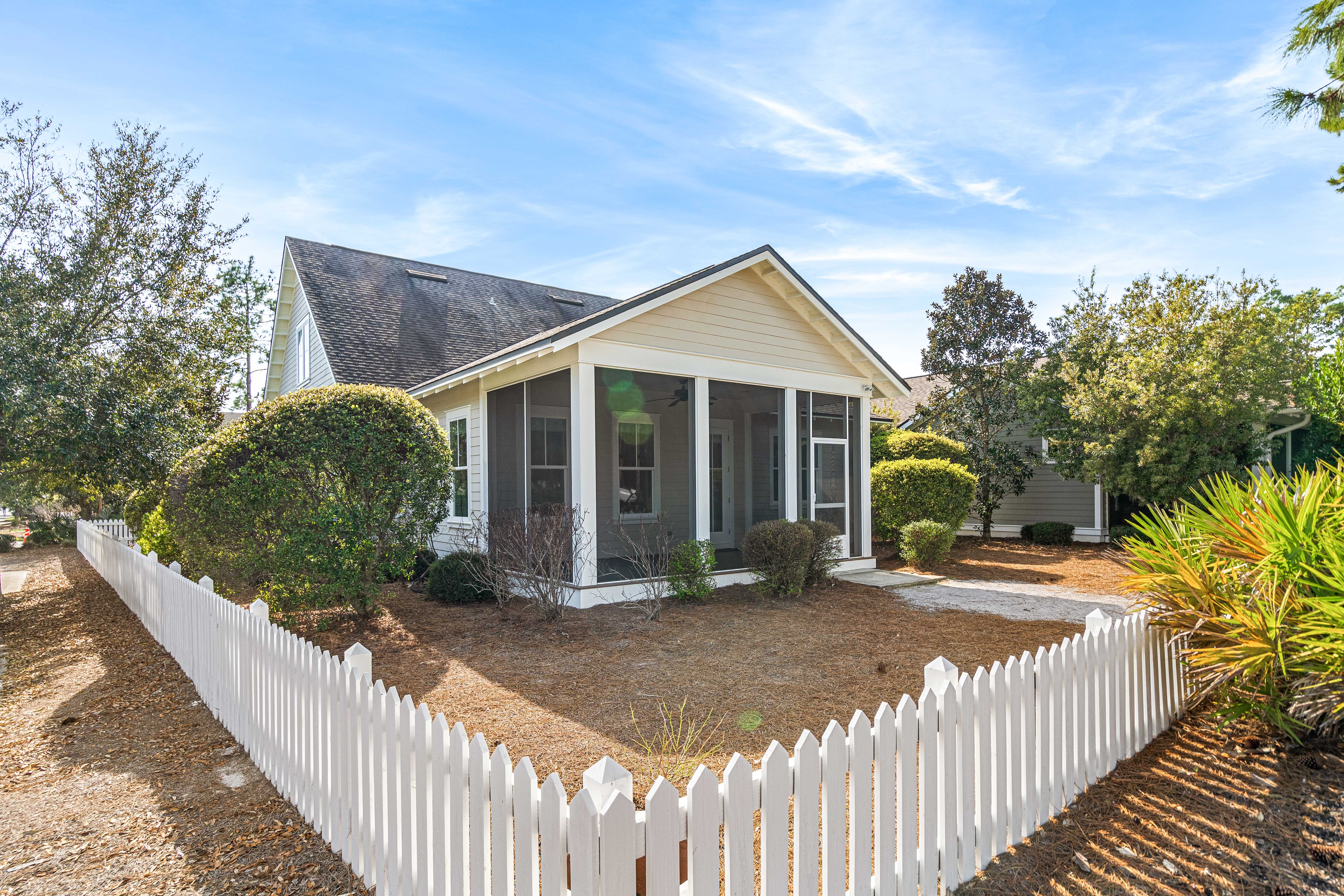  Beautifully Appointed Corner-Lot Home Steps from Village Commons Amenities - 物件實景