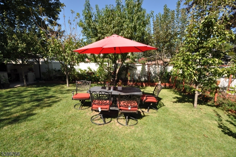 Burlington, Springfield Township`, New Jersey, 07081, United States, 4 Bedrooms Bedrooms, ,3 BathroomsBathrooms,Residential,For Sale,1979460