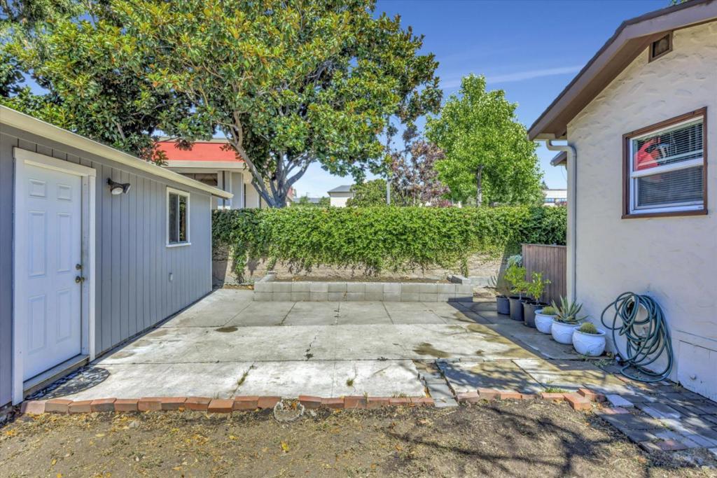Hayward, California, 94541, United States, 2 Bedrooms Bedrooms, ,1 BathroomBathrooms,Residential,For Sale,1976609