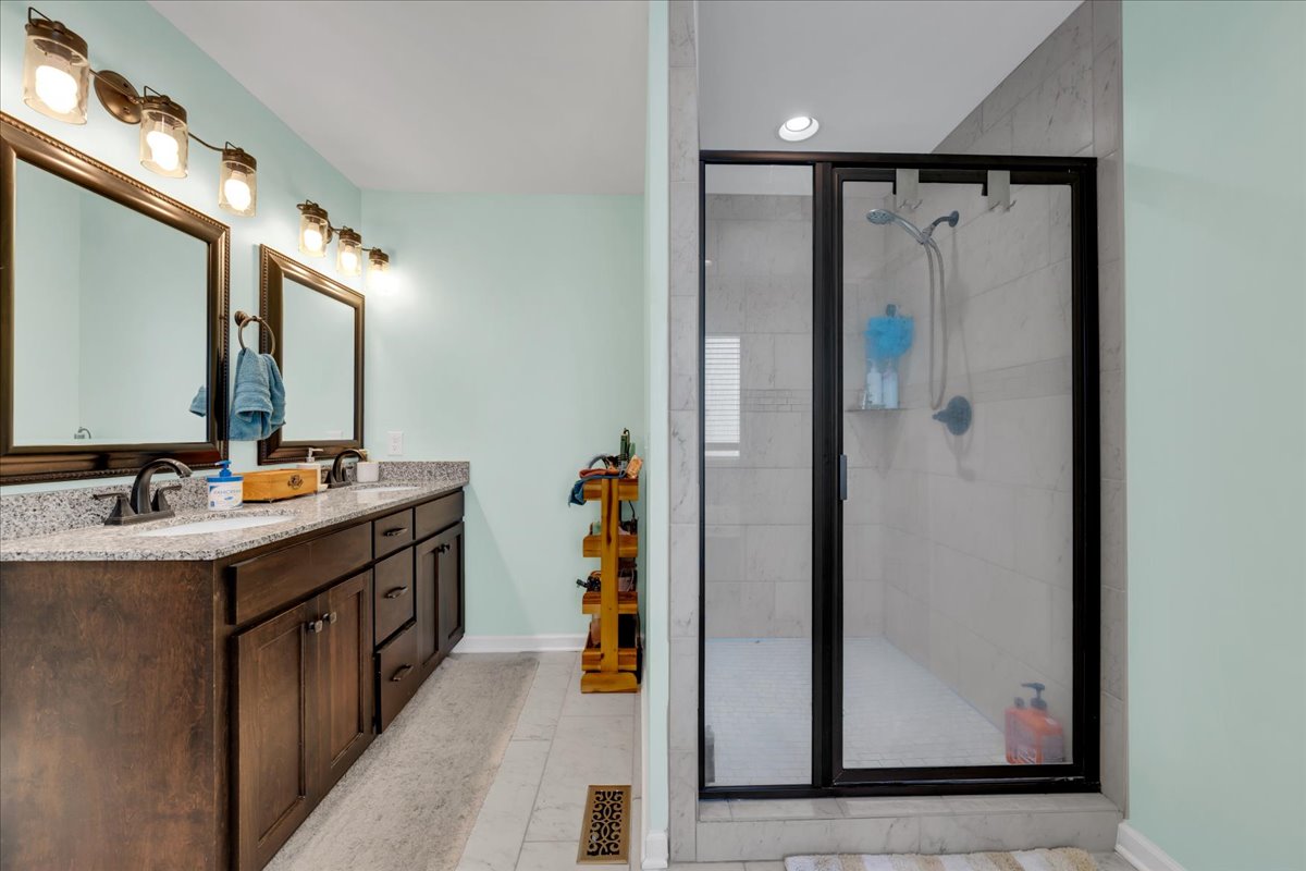 Manchester, Tennessee, 37355, United States, 3 Bedrooms Bedrooms, ,2 BathroomsBathrooms,Residential,For Sale,2007500