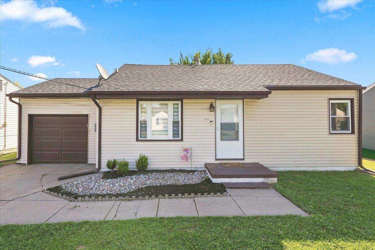 Pine St, Council Bluffs, IA 51501