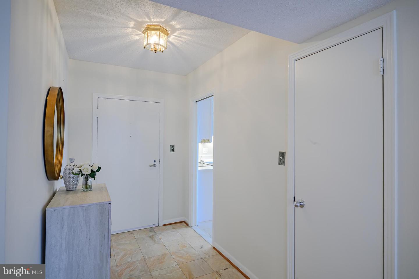 Arlington, Virginia, 22204, United States, 2 Bedrooms Bedrooms, ,2 BathroomsBathrooms,Residential,For Sale,1996960