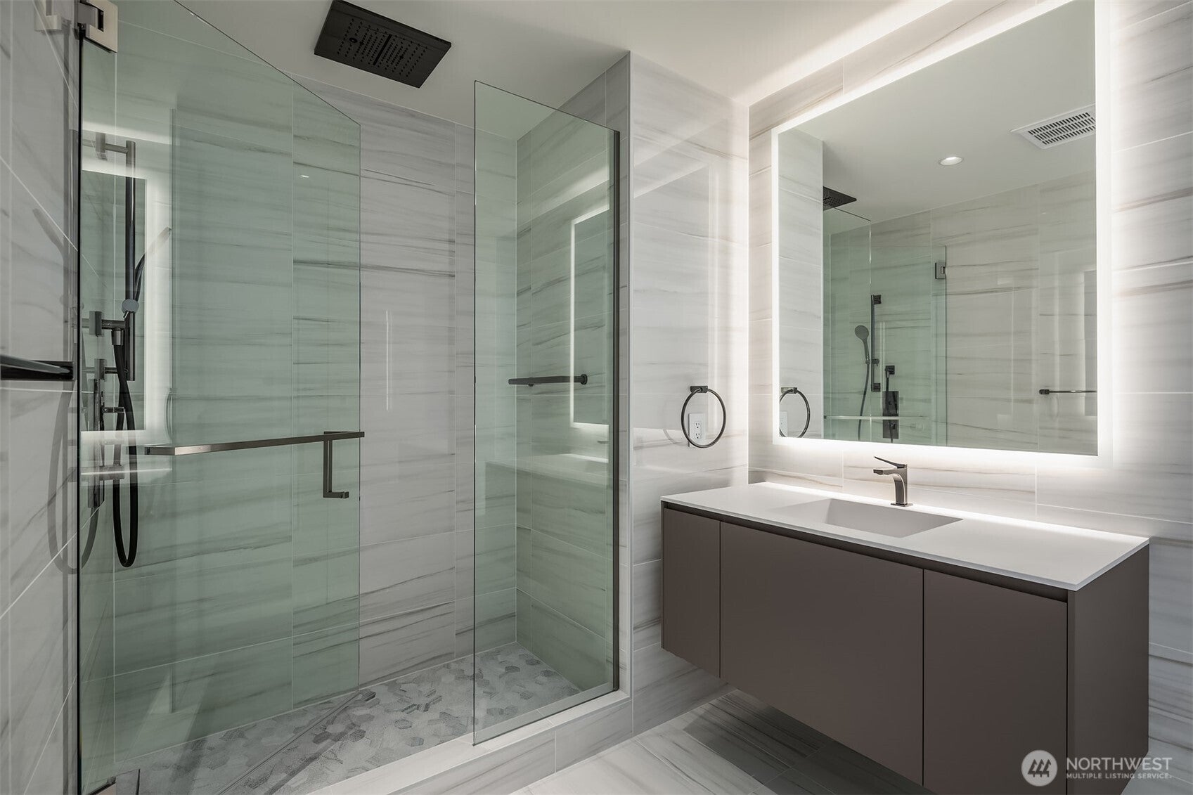 Bellevue, Washington, 98004, United States, 1 Bedroom Bedrooms, ,2 BathroomsBathrooms,Residential,For Sale,1857627