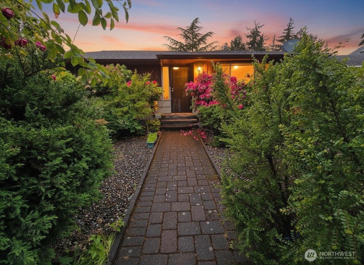 Seattle, Washington, 98106, United States, 4 Bedrooms Bedrooms, ,2 BathroomsBathrooms,Residential,For Sale,2048225