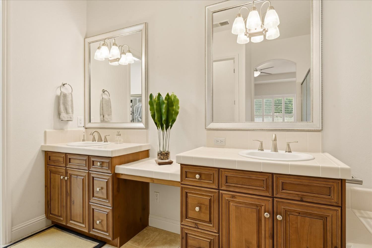 Clovis, California, 93619, United States, 3 Bedrooms Bedrooms, ,2 BathroomsBathrooms,Residential,For Sale,2005966