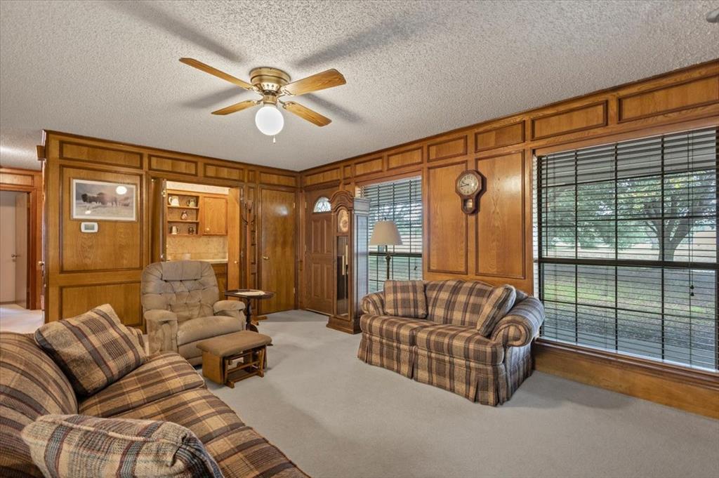 Kaufman, Texas, 75142, United States, 3 Bedrooms Bedrooms, ,2 BathroomsBathrooms,Residential,For Sale,1848066
