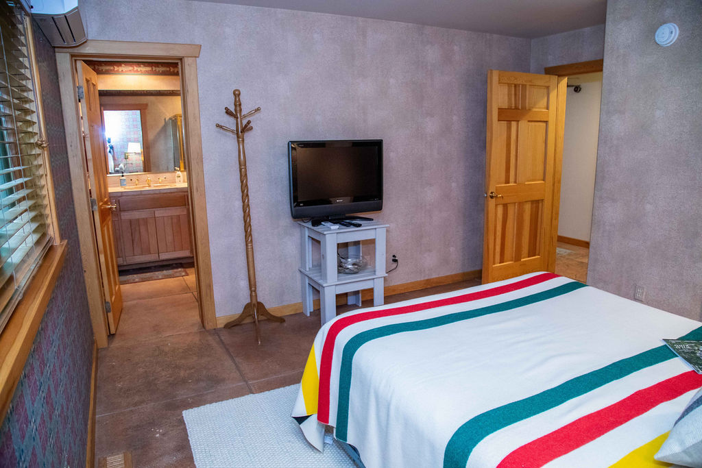 Hope, Idaho, 83836, United States, 3 Bedrooms Bedrooms, ,3 BathroomsBathrooms,Residential,For Sale,1975578