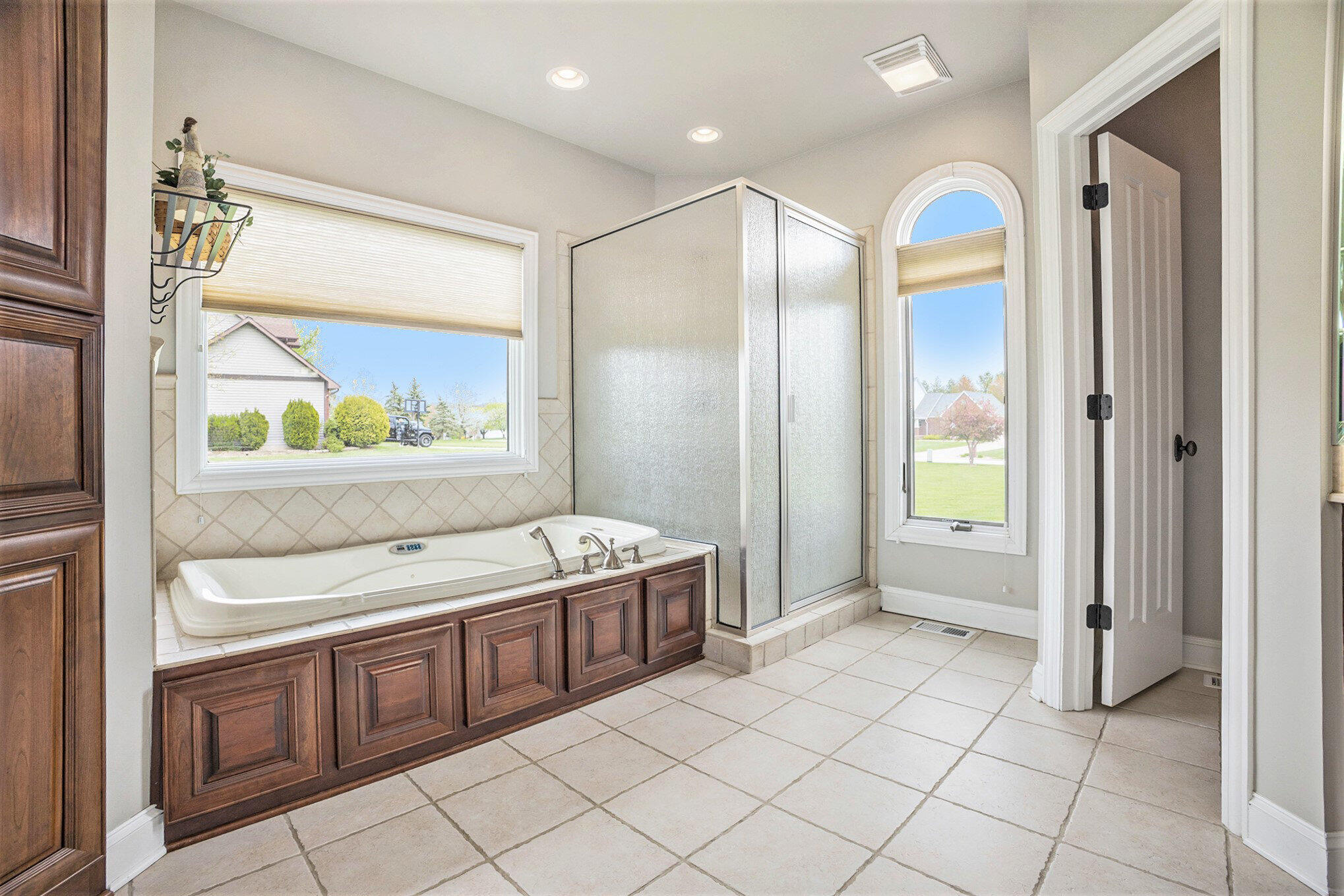 Hobart, Indiana, 46342, United States, 5 Bedrooms Bedrooms, ,5 BathroomsBathrooms,Residential,For Sale,1872844