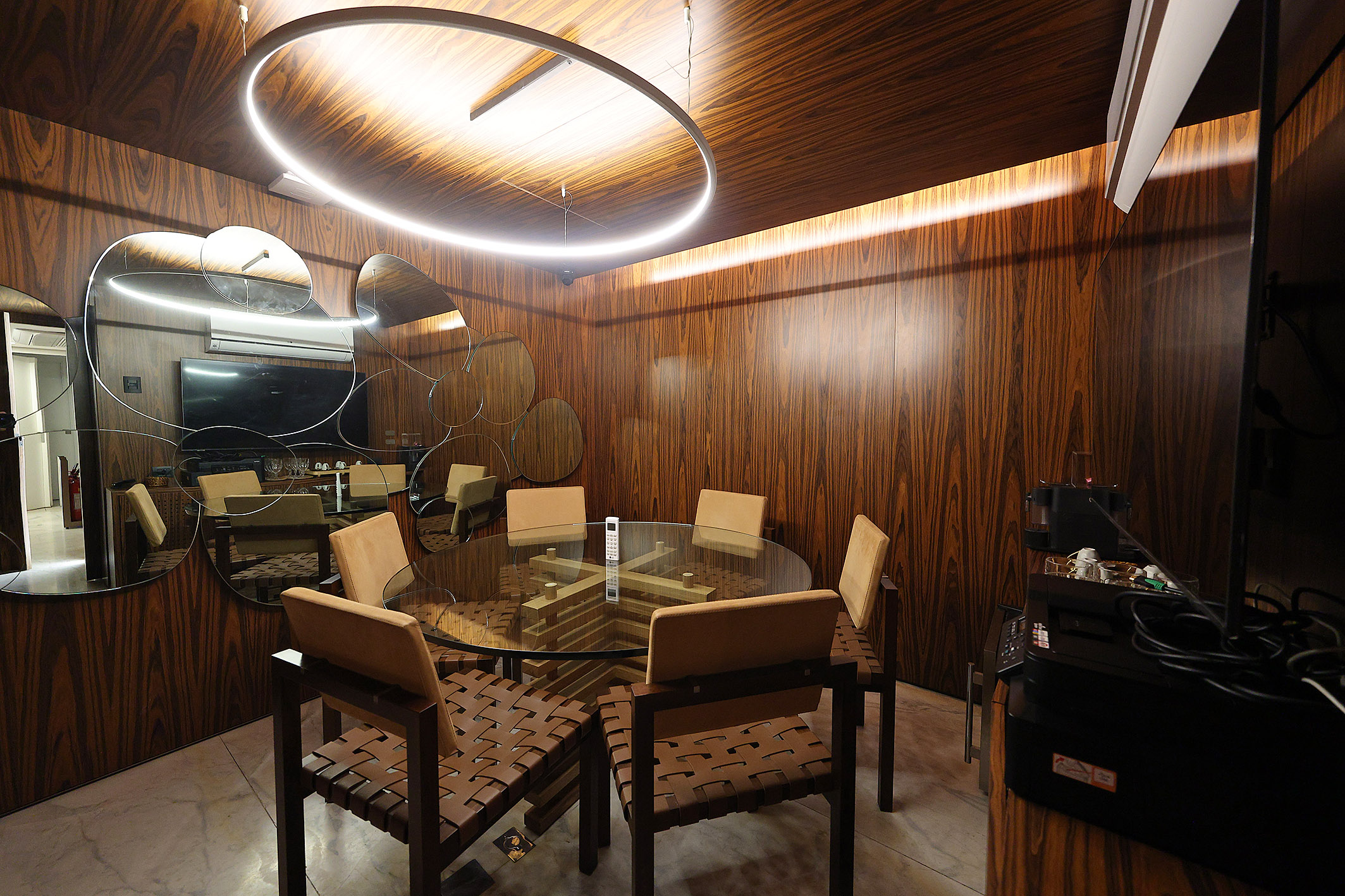  Uninterrupted Ocean Views in a One-of-a-Kind Penthouse in Leblon - 物件實景