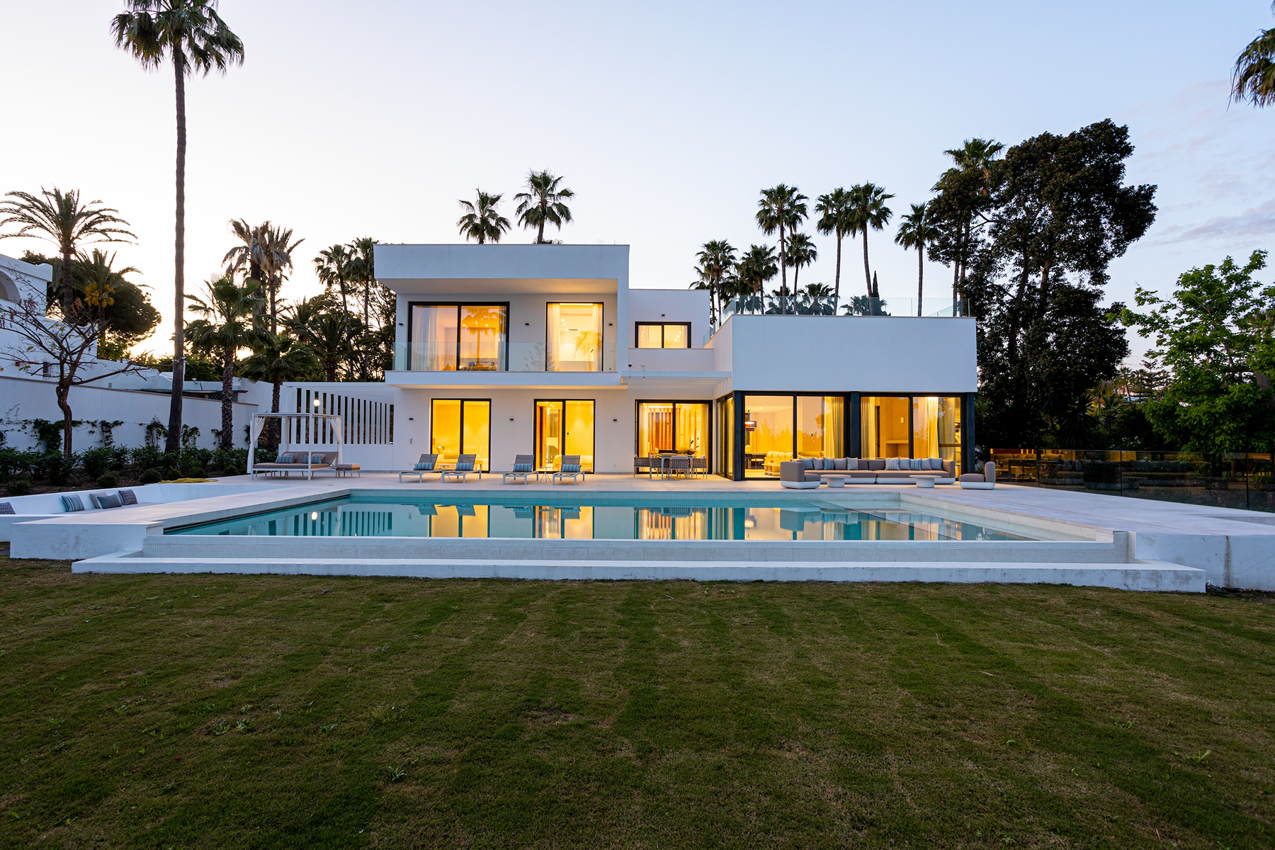  South-facing villa with expansive garden near El Paraíso Golf - 物件實景