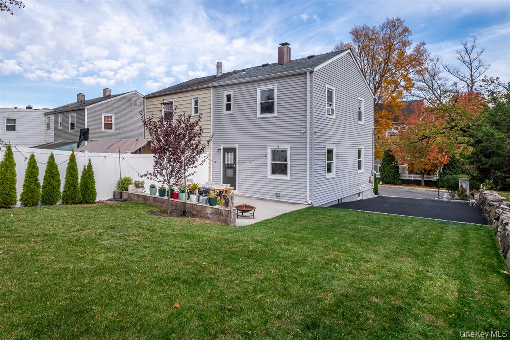 New Rochelle, New York, 10801, United States, 2 Bedrooms Bedrooms, ,1 BathroomBathrooms,Residential,For Sale,1989892