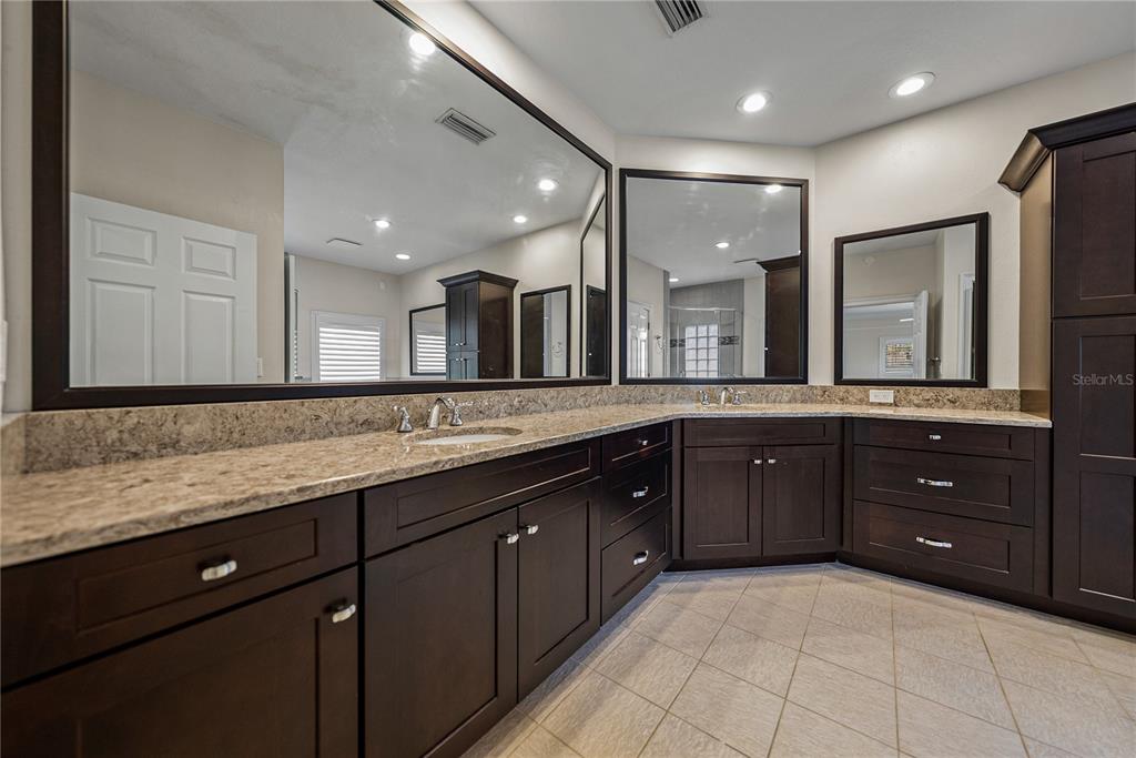 Seffner, Florida, 33584, United States, 5 Bedrooms Bedrooms, ,4 BathroomsBathrooms,Residential,For Sale,1991744