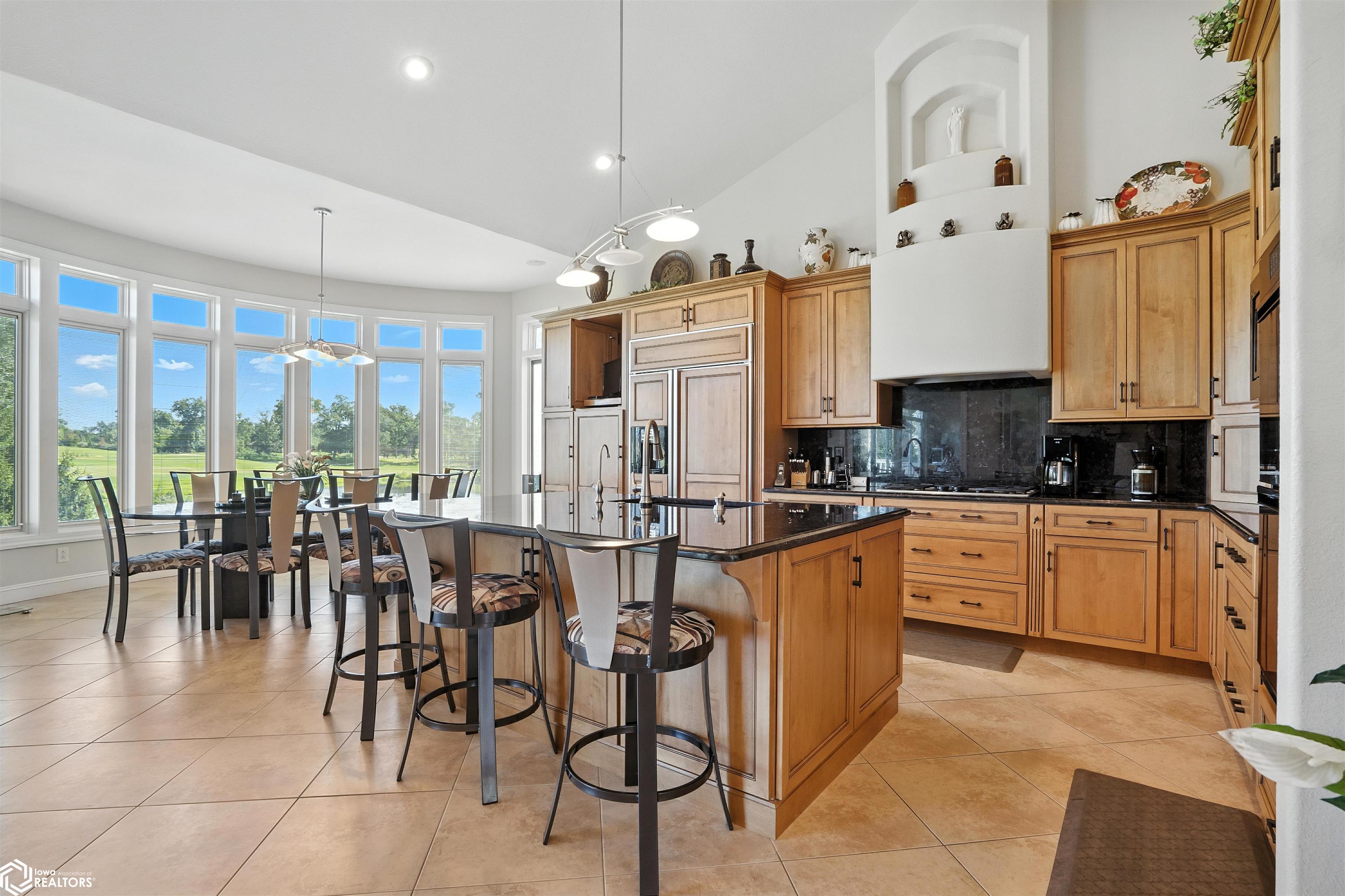 Burlington, Iowa, 52601, United States, 4 Bedrooms Bedrooms, ,5 BathroomsBathrooms,Residential,For Sale,1975547