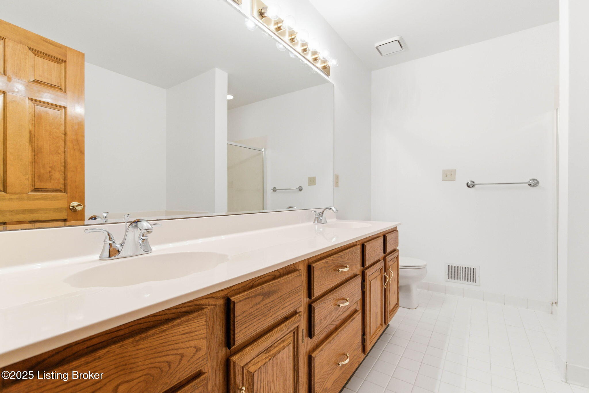 Prospect, Kentucky, 40059, United States, 3 Bedrooms Bedrooms, ,3 BathroomsBathrooms,Residential,For Sale,1996132