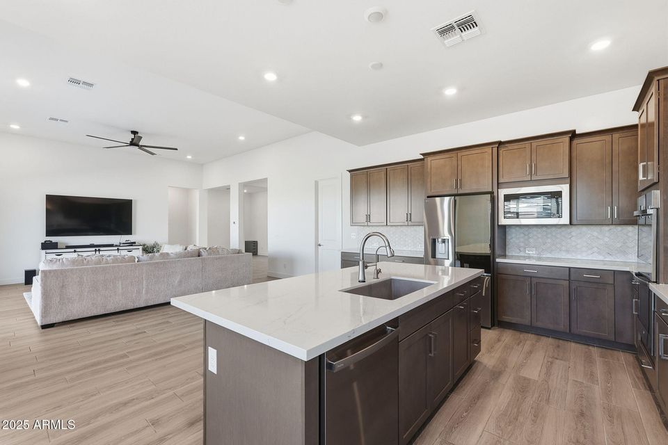 Queen Creek, Arizona, 85142, United States, 3 Bedrooms Bedrooms, ,3 BathroomsBathrooms,Residential,For Sale,2006061