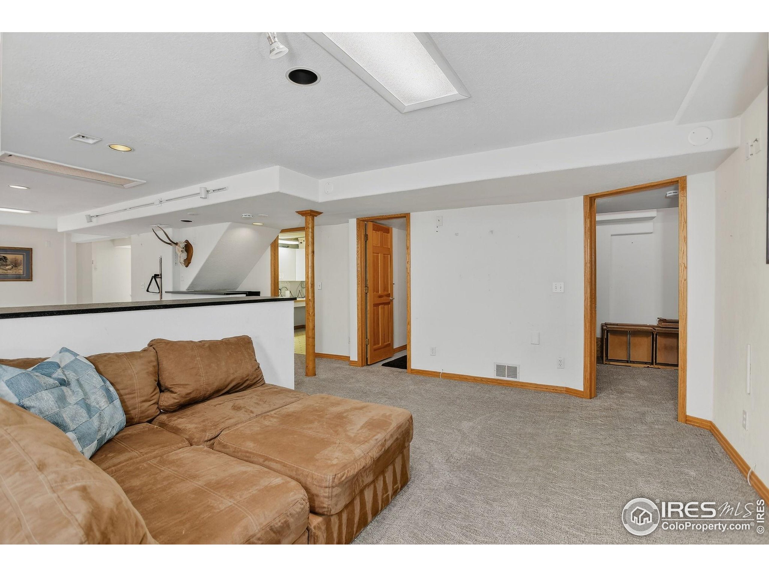 Longmont, Colorado, 80504, United States, 5 Bedrooms Bedrooms, ,4 BathroomsBathrooms,Residential,For Sale,1948011