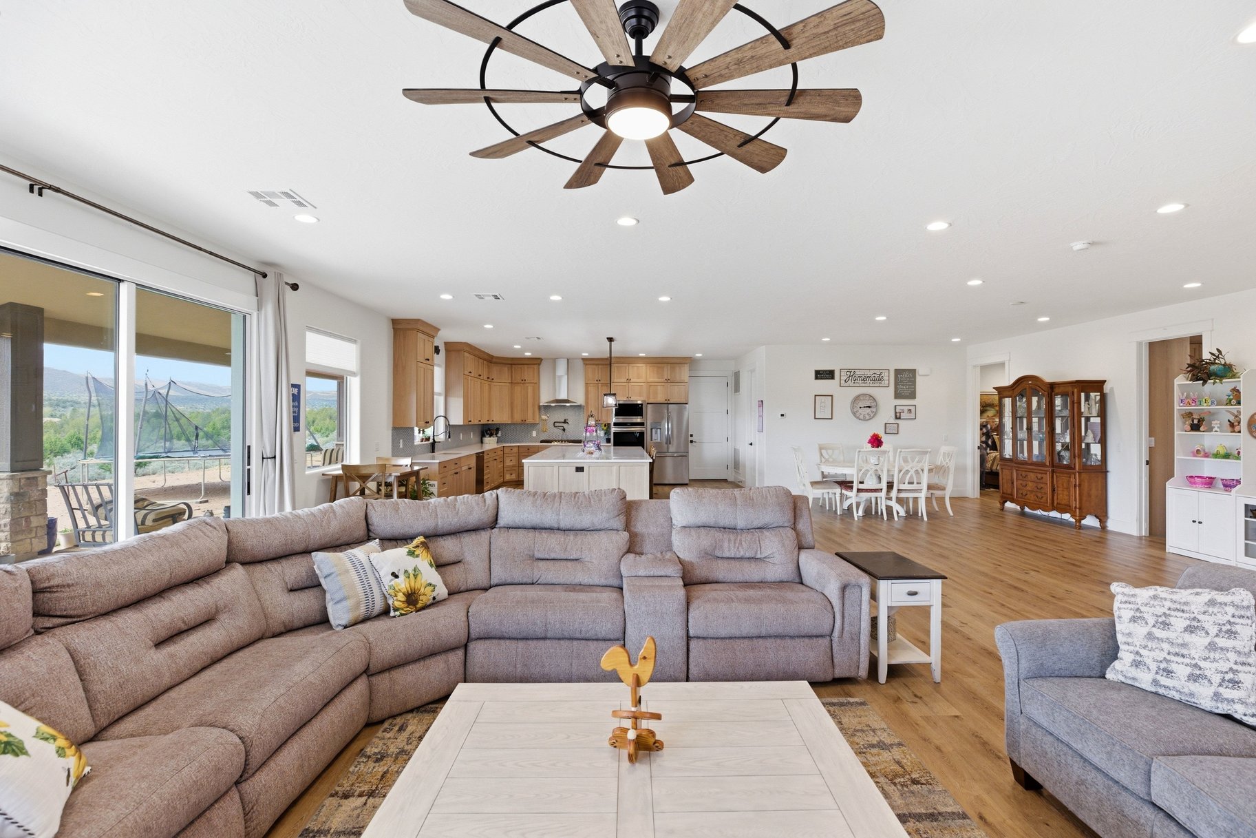  5 Acres • Two Homes In One • Horse Property With Flexible Living Options - 物件實景