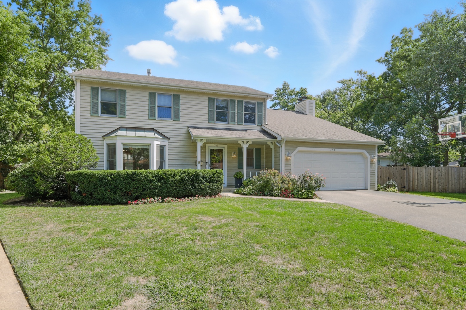 Deerfield, Illinois, 60015, United States, 4 Bedrooms Bedrooms, ,3 BathroomsBathrooms,Residential,For Sale,1933252