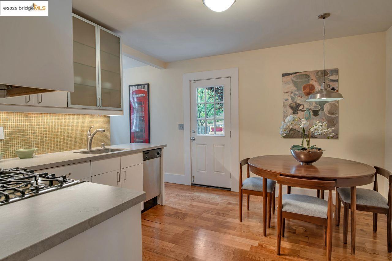 Oakland, California, 94609, United States, 2 Bedrooms Bedrooms, ,1 BathroomBathrooms,Residential,For Sale,1934711