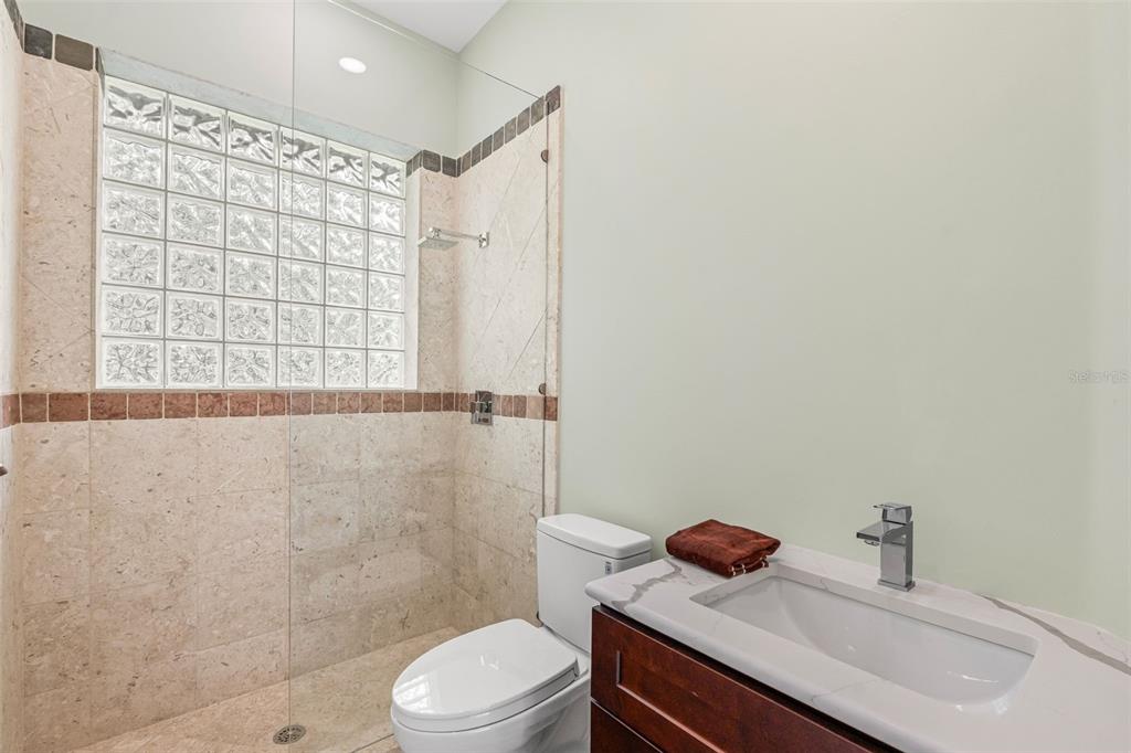 Bradenton, Florida, 34202, United States, 5 Bedrooms Bedrooms, ,5 BathroomsBathrooms,Residential,For Sale,1873833