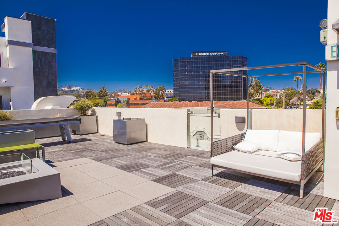 Los Angeles, California, 90049, United States, 27 Bedrooms Bedrooms, ,Residential,For Sale,1890269
